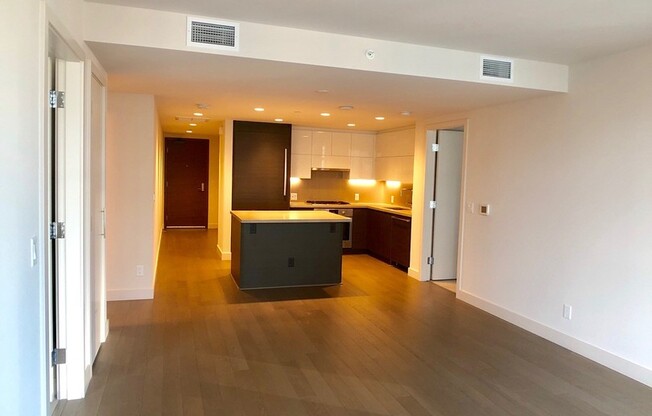 2 beds, 2 baths, $4,300, Unit Unit 2401