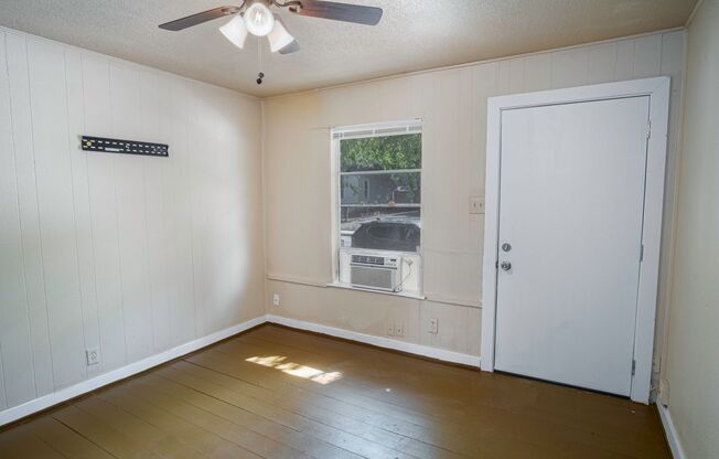 1319 Dawson