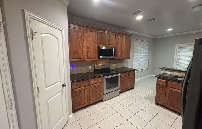 Beautiful & Spacious 3 Bed, 2.5 Bath Home – Available Now!