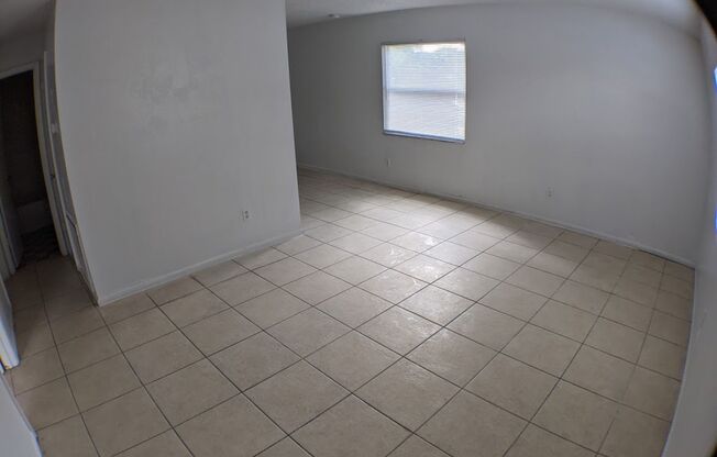 3 Bedroom, 2 Bathrooms Apartment with Water View