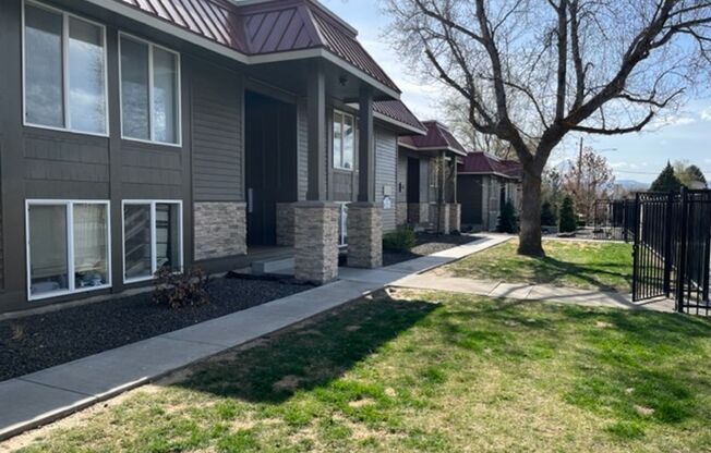 2 beds, 1 bath, 830 sqft, $1,210, Unit D10