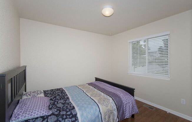 **HOLIDAY MOVE IN SPECIAL**