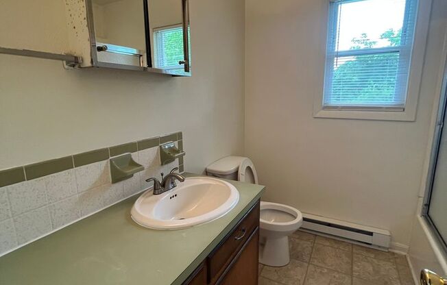 2 beds, 1 bath, 903 sqft, $1,170, Unit K-3