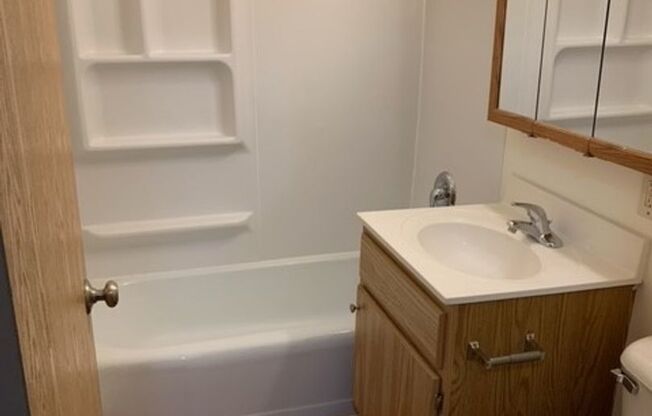 1 bed, 1 bath, $935, Unit 215-05