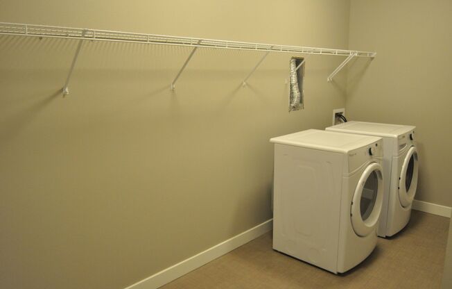 3 beds, 2 baths, $1,925, Unit 118