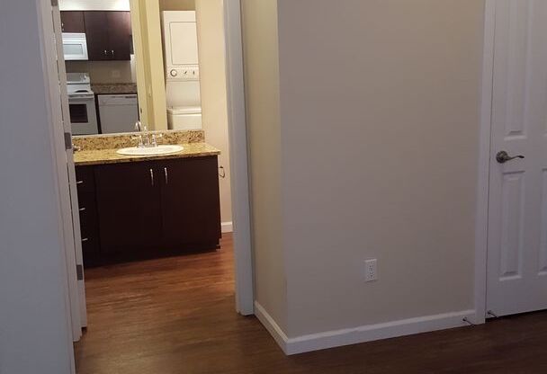 1 bed, 1 bath, 492 sqft, $1,355, Unit 1-212