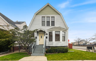 3601 N SACRAMENTO AVE