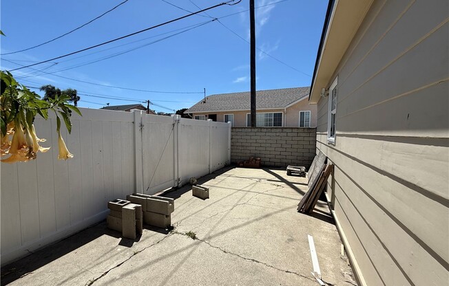 1903 S GRAND AVE