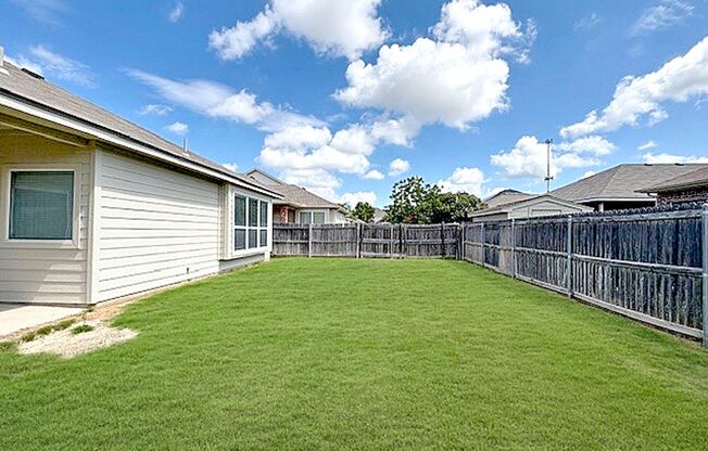 Charming 3-Bedroom, 2 Bath Home in a Quiet Neighborhood with Easy Access to 820 & I-30