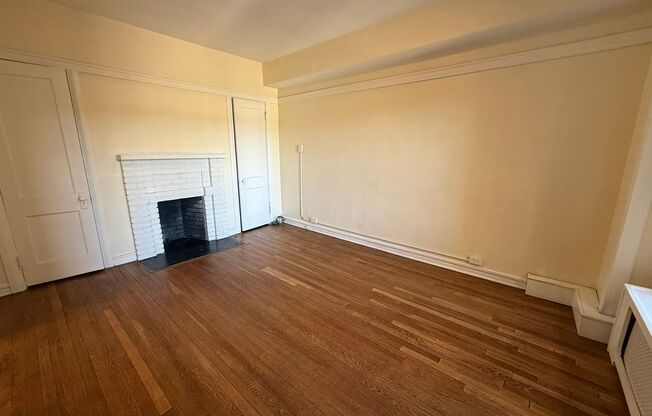 Studio, 1 bath, 295 sqft, $835, Unit Old King Edward 351