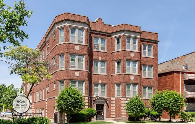 Rehabbed Units in Wonderful Oak Park!