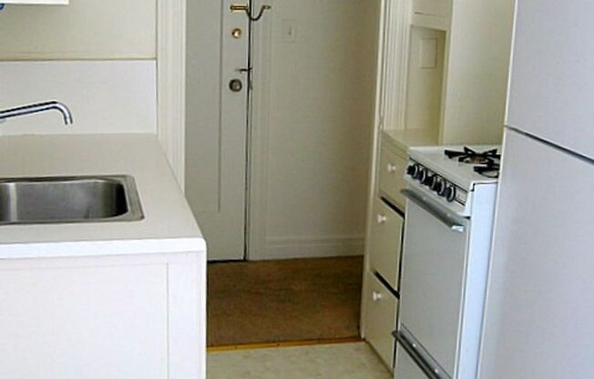 This simple, comfortable studio is in a great location just a block from campus on the northwest end-CALL TO VIEW