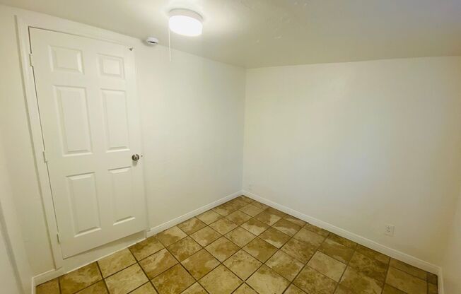 3 beds, 2 baths, 1,235 sqft, $2,720, Unit 1336 Peach Avenue Unit B