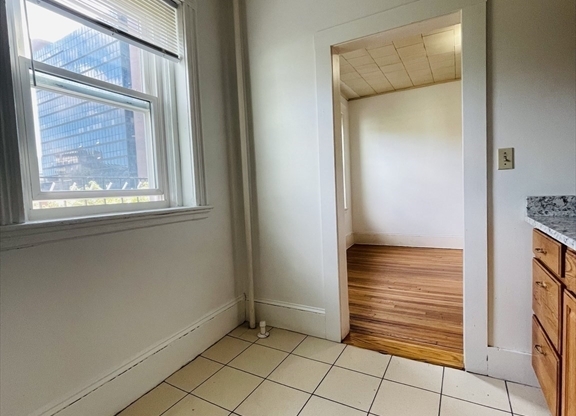 1 bed, 1 bath, 600 sqft, $2,800, Unit 15