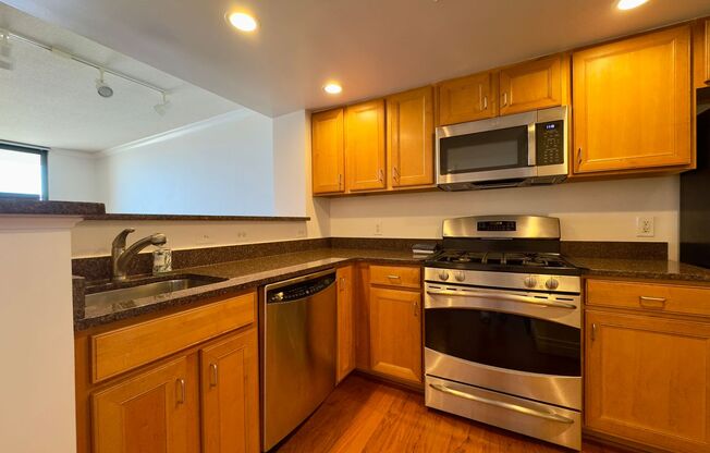 Charming 1 Bedroom/1 Bathroom Apartment Unit with In-Unit Laundry in Downtown Baltimore, MD!