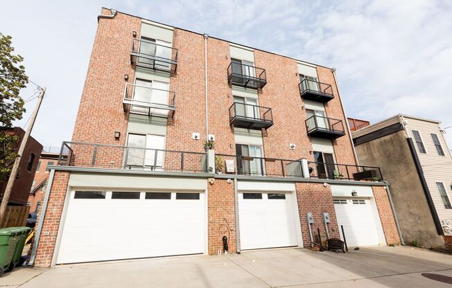 Charming 3BD/3.5BA Townhome with Attached Garage in Canton, MD!