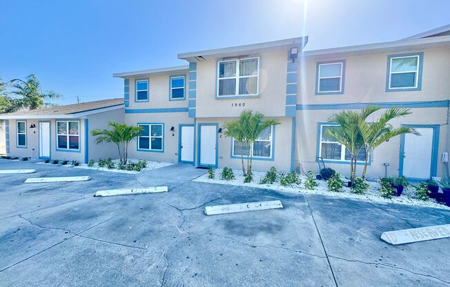 PIKUS (Sunshine Villas - 1960 Sunshine Blvd)