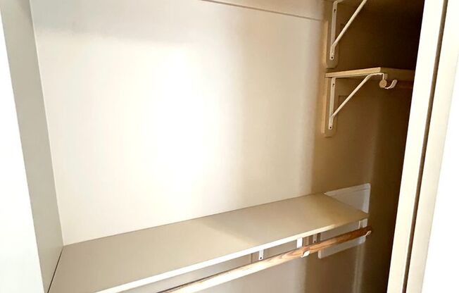 2 beds, 1 bath, 800 sqft, $1,195, Unit 601 - Unit 305 B800