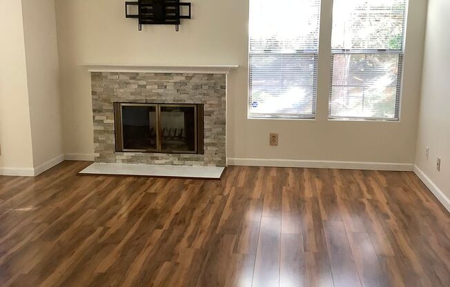 CENTRAL EAST BREMERTON CONDO - 2BED 2BATH WITH GARAGE/STORAGE
