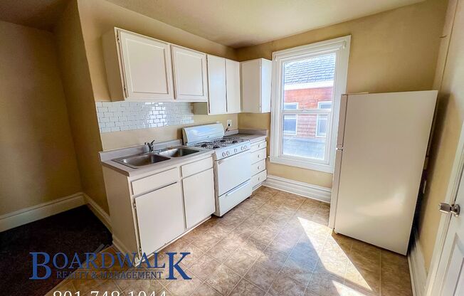 2 beds, 1 bath, 800 sqft, $1,100, Unit 218 W. 300 N. #4