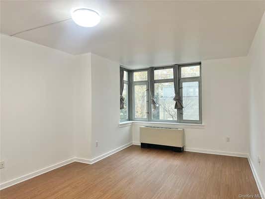 4026 COLLEGE PT BLVD