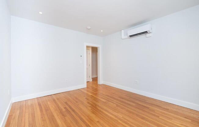 1 bed, 1 bath, 574 sqft, $3,200, Unit 22