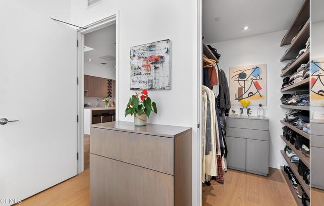 1 bed, 1 bath, 870 sqft, $4,500, Unit 4207