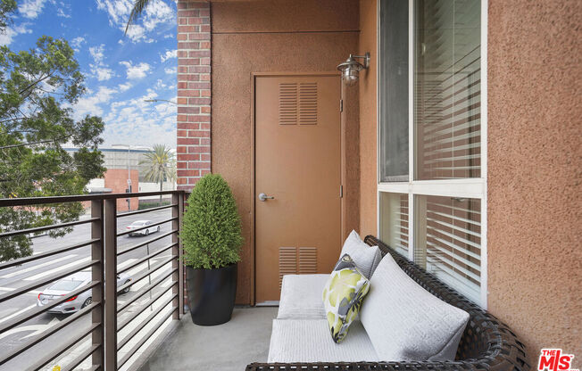 3 beds, 2 baths, 1,213 sqft, $3,600, Unit 209