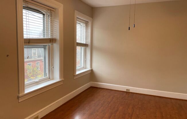 1 bed, 1 bath, $1,050, Unit 145 E. Vine St. Apt. 4