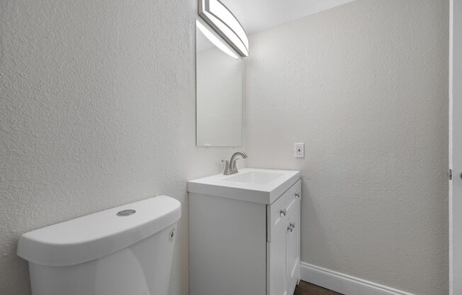 2 beds, 1 bath, 740 sqft, $1,595, Unit 202
