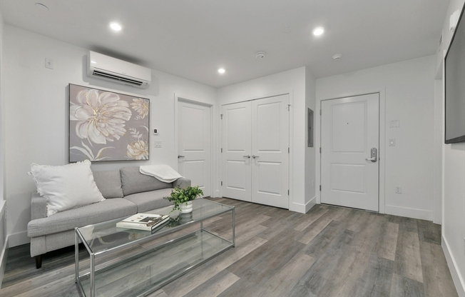 1 bed, 1 bath, $1,875, Unit 320