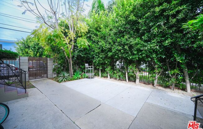 5533 W JEFFERSON BLVD