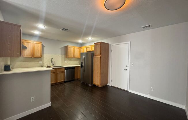 Nice, upgraded Town Home 3br, 3bath, 2cg.