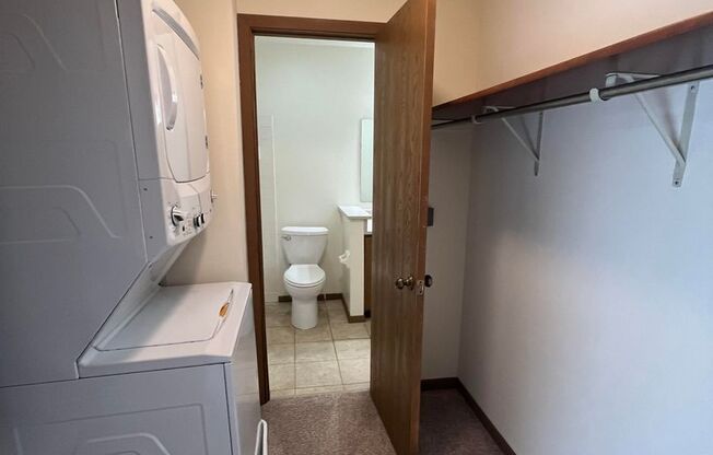 2 beds, 1 bath, 965 sqft, $1,650, Unit 7733CH