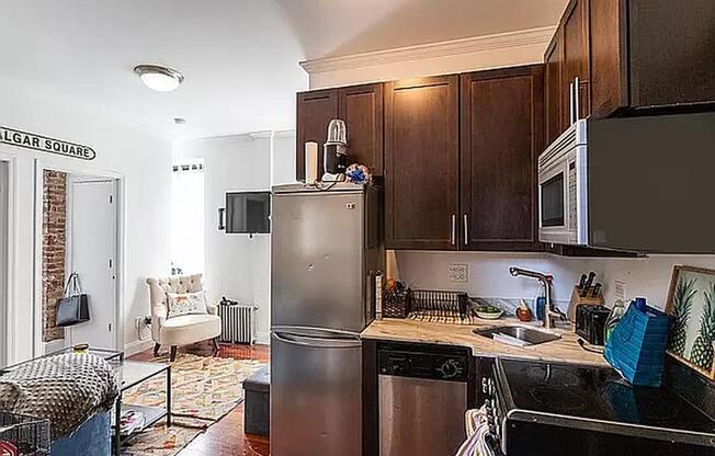 3 beds, 1 bath, $4,300, Unit 54