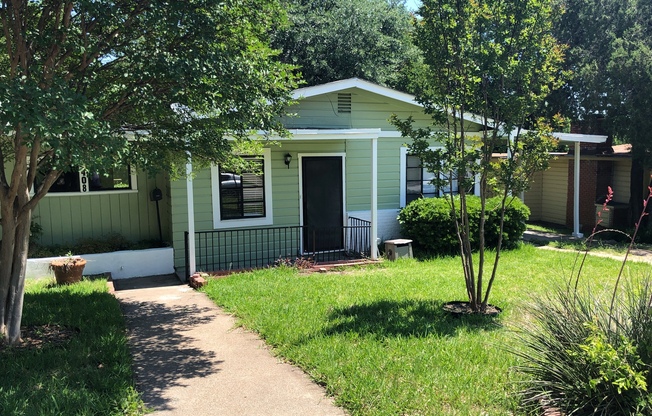 QUAINT home near TCU!