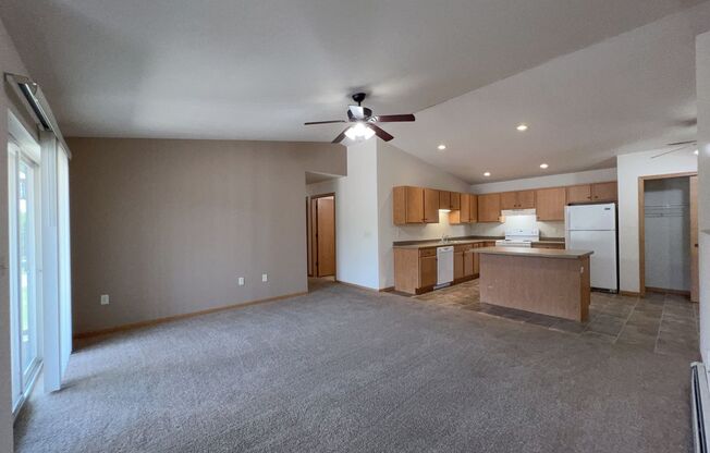 3 beds, 2 baths, 1,319 sqft, $1,470, Unit WI 3550-87