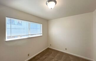 2 beds, 1 bath, $2,600, Unit 5