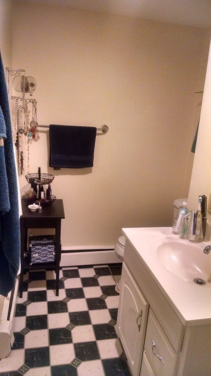 Studio, 1 bath, 419 sqft, $2,595, Unit B-3