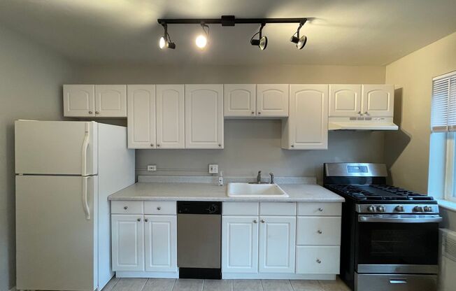 1 bed, 1 bath, $1,295, Unit APARTMENT 305