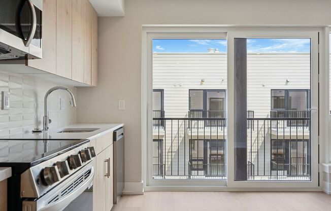 Studio, 1 bath, 398 sqft, $1,555, Unit Unit 734