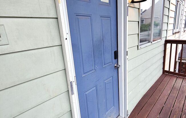 *Recently Updated 2BD/1BA Apartment available in Troy Hill*
