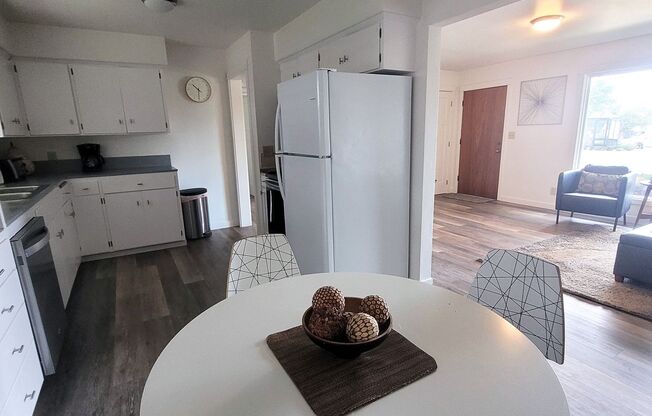 2 beds, 1 bath, 869 sqft, $1,900, Unit Unit #820