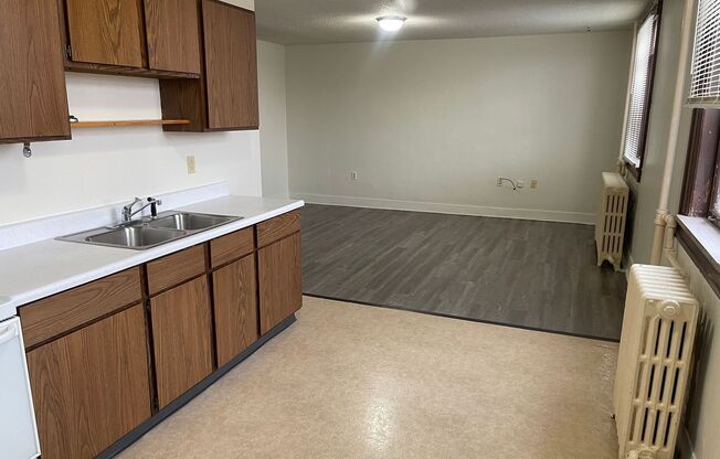2 beds, 1 bath, $845, Unit 912 Pearl Street, Apt 109