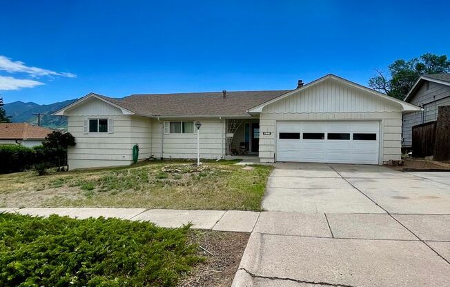 Furnished 3 bedroom/2bath close to Garden of the Gods