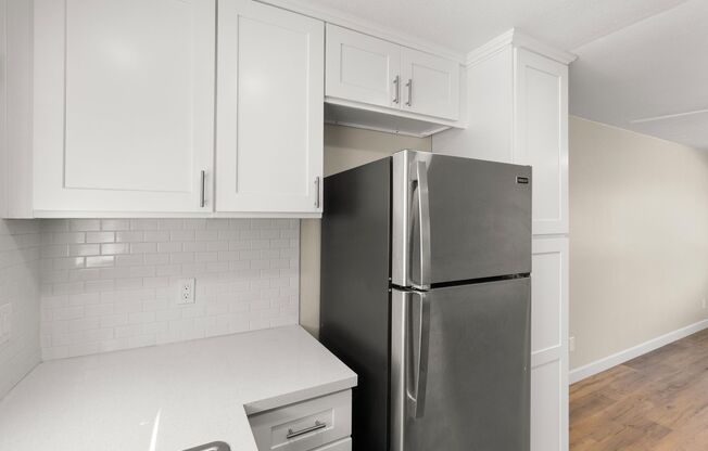 1 bed, 1 bath, 650 sqft, $1,950, Unit 220