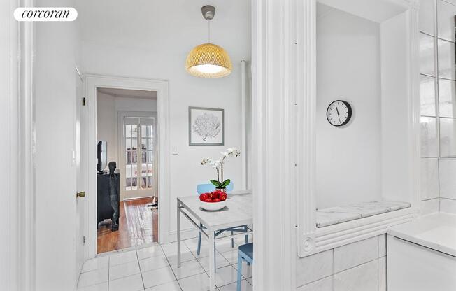 228 W 16 ST