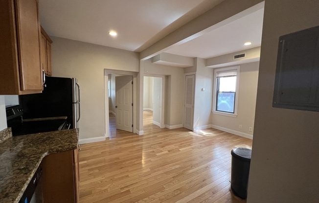 2 beds, 1 bath, 650 sqft, $2,800, Unit 2