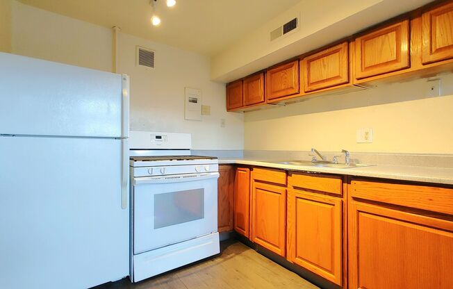 1 bed, 1 bath, 700 sqft, $800, Unit Unit 23