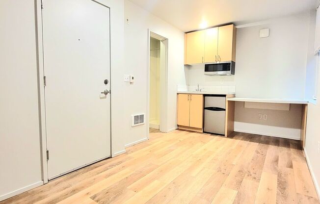 Studio, 1 bath, 122 sqft, $995